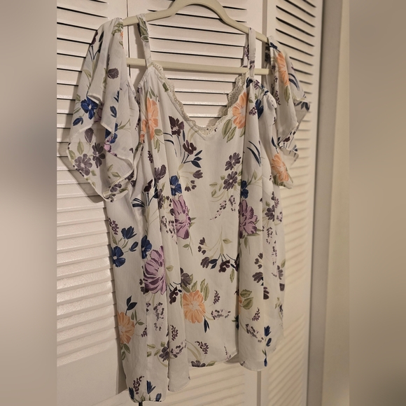 Torrid Floral Off-Shoulder Women's Top - Picture 9 of 10